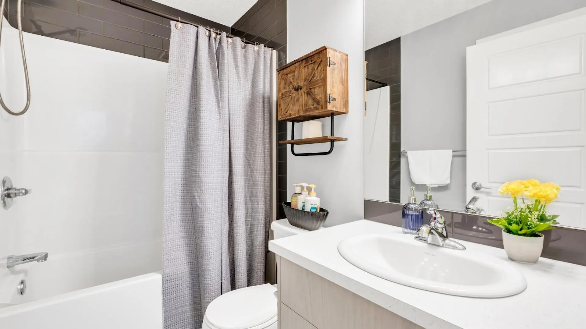 Tatil Evi Your Happy Place Seton3 Bed. Sleeps 6. 2.5Bath YYC Kanada