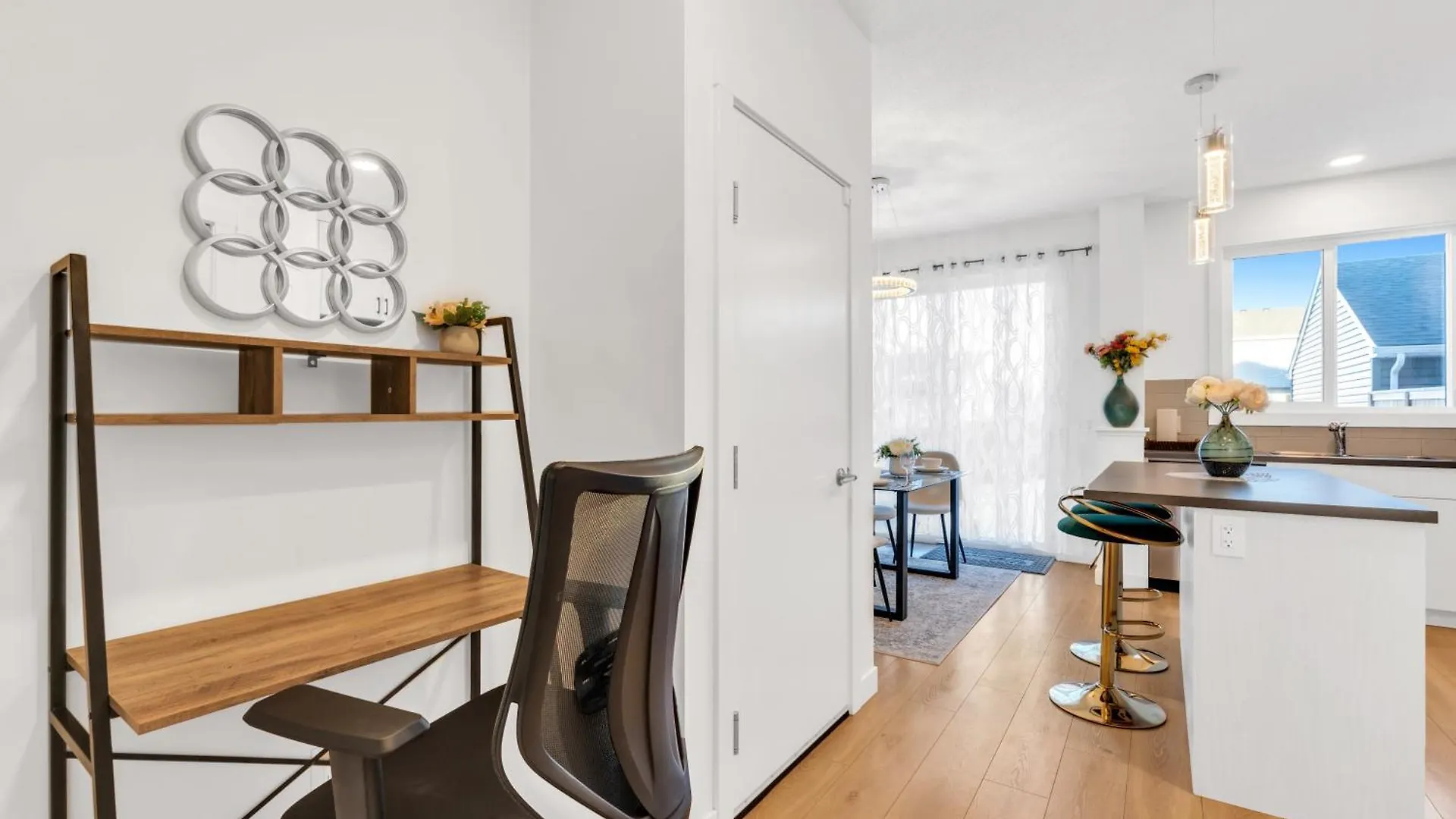 Your Happy Place Seton3 Bed. Sleeps 6. 2.5Bath YYC
