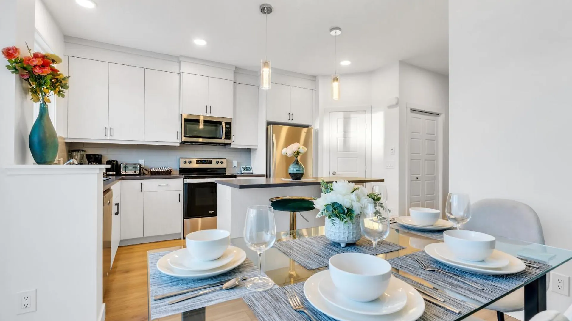 Your Happy Place Seton3 Bed. Sleeps 6. 2.5Bath YYC